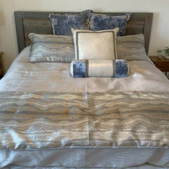 Luxury Bedding - Picture 1 of 4